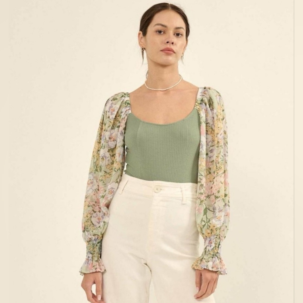 New Promesa Floral Bodysuit with puff sleeve size M